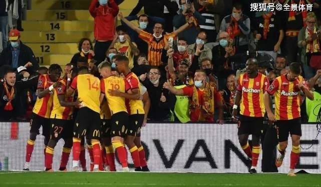  法甲揭幕战爆冷门，升班马一比零击败卫冕冠军  