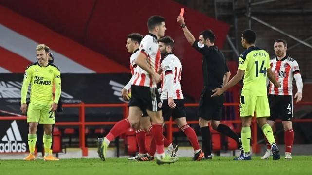  比勒菲尔德防守反击战术收获赛季首胜