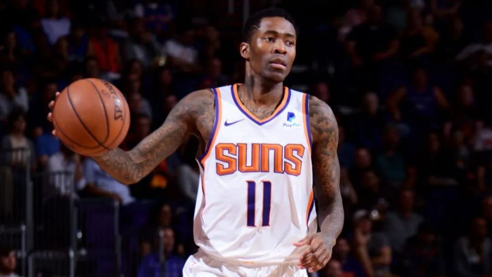  欧文华丽运球晃倒三人独行侠客场险胜马刺